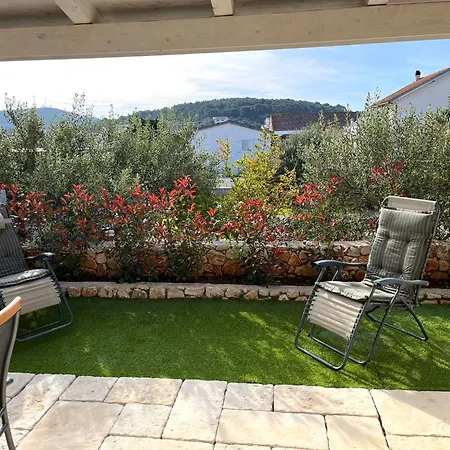 Olive Place 2 *